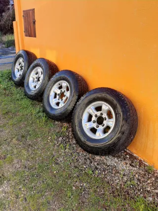 Llantas  y neumáticos Nissan Terrano (4 unidades)