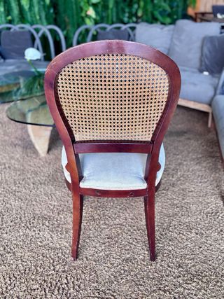 Sillas de madera clásicas con asiento de tela