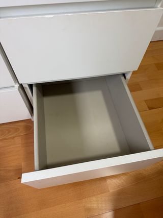 2 Mesitas de noche blancas de madera