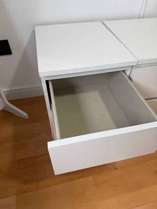 2 Mesitas de noche blancas de madera