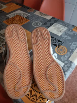 Zapatillas Adidas Unisex Gris y Blanco