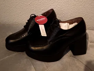 Zapatos Wonders de piel negros