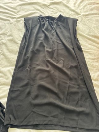 Vestido negro sin mangas