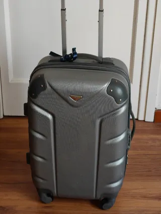 Maleta de viaje mediana gris