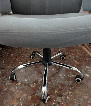 Silla de escritorio gris