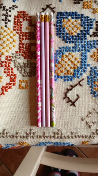 Set 4 matite colorate con disegni