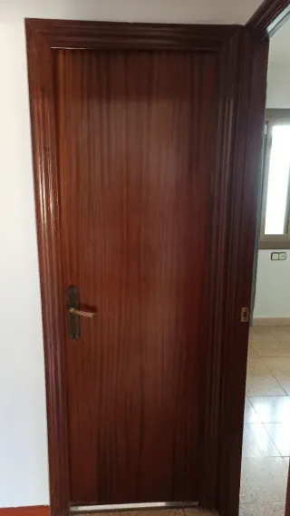 Puerta de madera interior