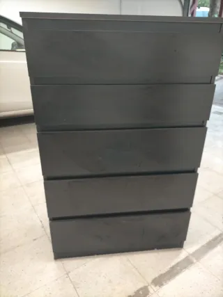 Cómoda de madera con 5 cajones