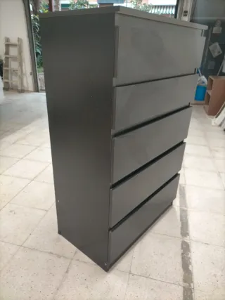 Cómoda de madera con 5 cajones