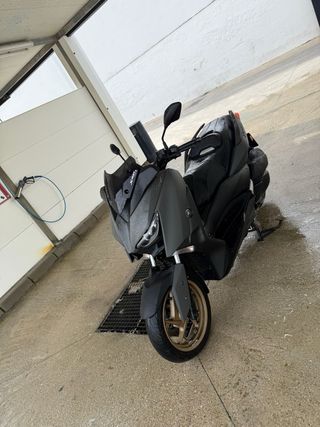 Yamaha Xmax tech max 300