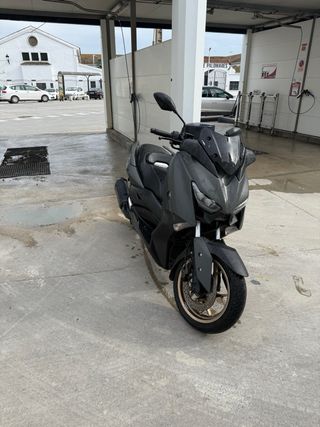 Yamaha Xmax tech max 300