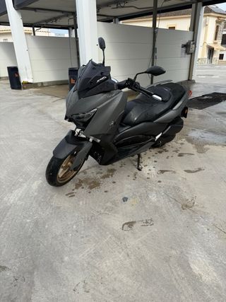 Yamaha Xmax tech max 300