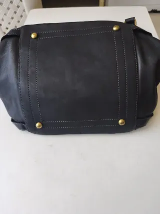 Borsa a spalla nera con cuciture a mano/spalla