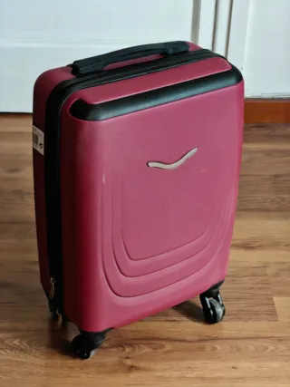 Maleta de viaje pequeña morada