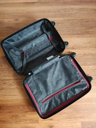 Maleta de viaje pequeña morada