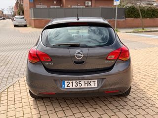 Opel Astra 2012