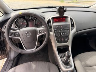 Opel Astra 2012