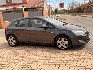 Opel Astra 2012