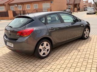 Opel Astra 2012
