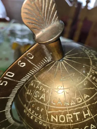 Figura Globo terráqueo de bronce