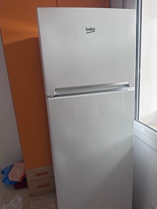Nevera Beko blanca