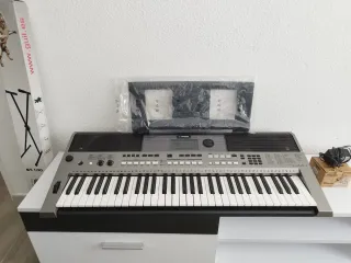 Teclado Yamaha E443 con pedestal