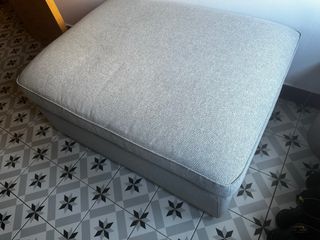 Puf grande gris con almacenaje