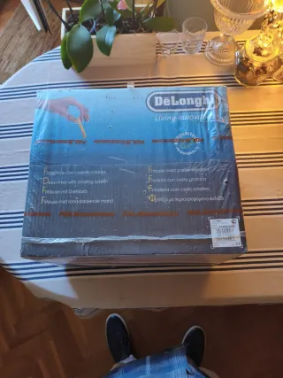 Freidora DeLonghi con cesta giratoria. Precintada.