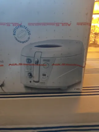 Freidora DeLonghi con cesta giratoria. Precintada.