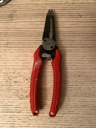 Pelacables Milwaukee Rojo