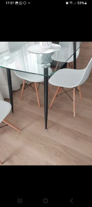 Mesa de cristal patas negras