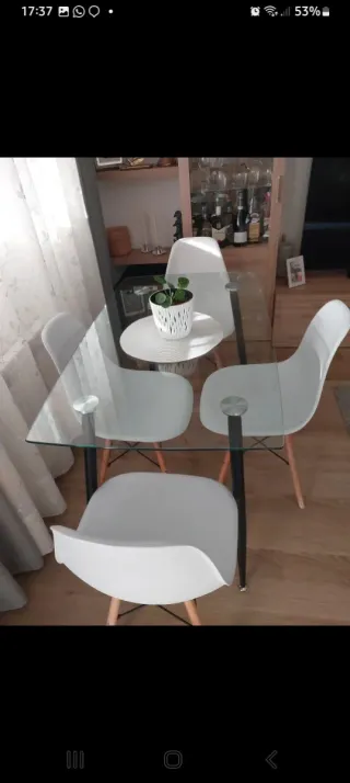 Mesa de cristal patas negras