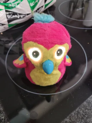 Hatchnimals Muñeco interactivo tipo Furby