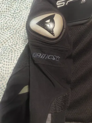 Chaqueta Dainese ventilada moto