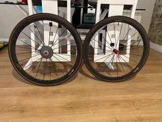 Ruedas carbono con piñonera y tubulares