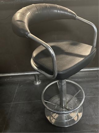 Sedia da bar in pelle e metallo con ammortizzatori