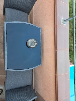 Sofá y mesa de terraza ratán gris