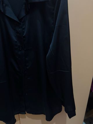 Camicia effetto raso nera