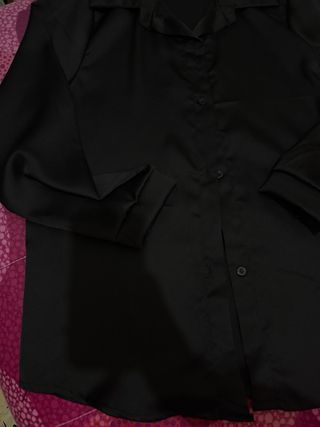 Camicia effetto raso nera