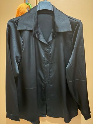 Camicia effetto raso nera