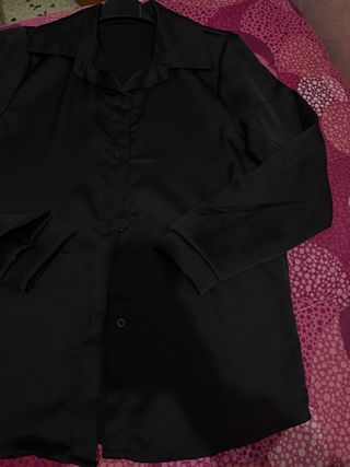 Camicia effetto raso nera