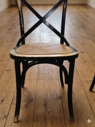 Coppia di sedie in legno massello modello Thonet nere