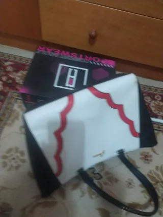 Borsa Guess Pelle Nera Bianca Rossa