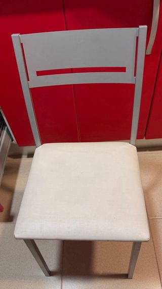 Mesa de cocina y 2 sillas