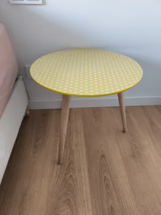 Urgente Mesita de noche redonda amarilla