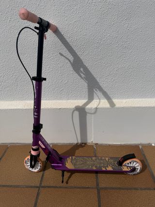 Patinete casi nuevo Oxelo MID5 morado 6-9 años