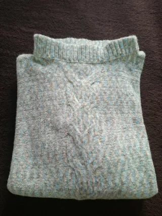 Jersey azul de cuello alto