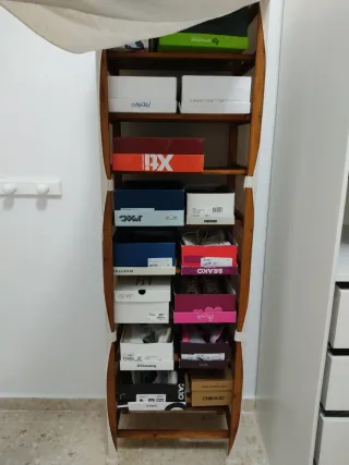 Zapatero de madera con funda de tela