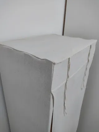 Zapatero de madera con funda de tela