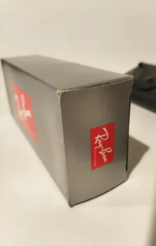 Estuche y caja Ray-Ban negro